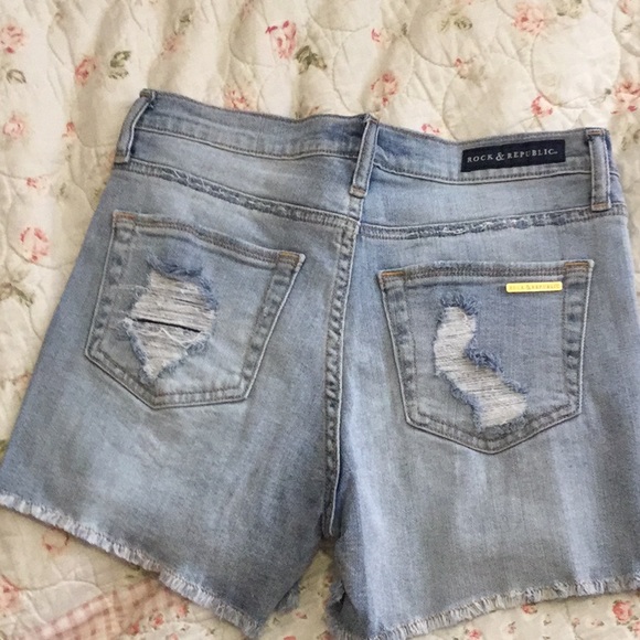 Rock and republic camo shorts - Picture 2 of 4